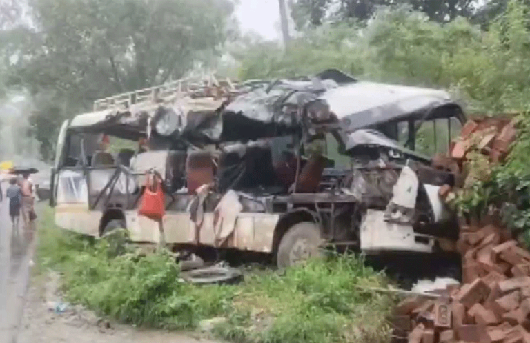Bus-Truck Collision in India’s Jharkhand
